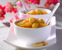 compot de pches blanches d ici aux amandes et  la fleur d oranger