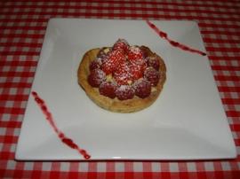 tartelettes aux fraises, framboises et pistaches