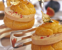 profiteroles au foie gras et compotée de figues en feuille d or