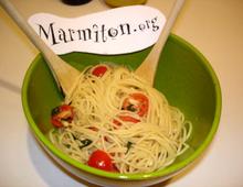 Spaghetti aux tomates cerises et au basilic