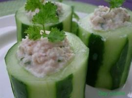 tubes de concombre farcis aux rillettes de poulet