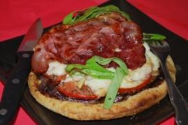 mini pizzas feuilletes aux aubergines et aux tomates