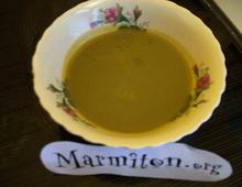 Potage aux fanes de carottes et courgettes