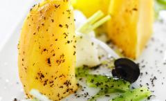 remojon (salade) de kaki persimon  la morue