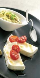 terrine de reblochon, tomates caramlises, tapenade d olives vertes et noisettes