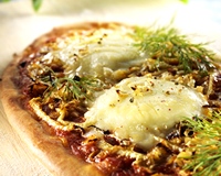 pizza façon fougasse : cabécou du périgord, tomate anisée et fenouil