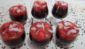 riz noir aux fraises et crme  la noix de coco