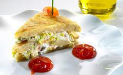 omelette espagnole et salade de saumon fumé