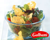 salade aux tomates confites et aux tuiles de grana padano