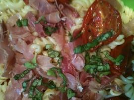 salade italienne aux tomates confites et jambon fumé