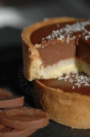 tartelettes au chocolat au lait et passion sur lit de coco