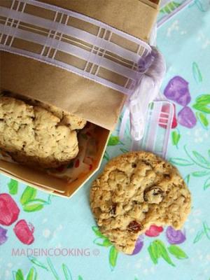 Biscuits aux flocons d  avoine et aux raisins secs