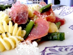 Pâtes aux asperges vertes et salami italien La Toile Gourmande mais simple