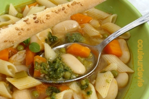 Minestrone au pesto et recette des gressins Couleurdevie