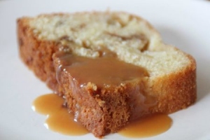 Quatre quarts aux pommes ppites de spculoos et sa crme de caramel au beurre sal