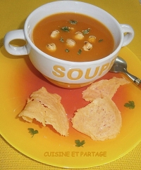 soupe de potiron aux noisettes et tuiles au parmesan