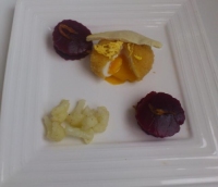 oeuf frit et fil pain minute  l  oeuf gele de betterave faon ravioles au confit d  oignons somits de chou fleur crues over