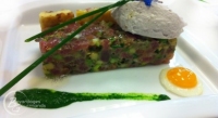 tartare de thon rouge et galettes de pommes de terre une entre qui vous en fera voir de toutes les couleurs