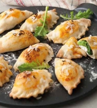 chaussons de pizza  la ricotta et aux pousses d  pinards les recettes de jean louis