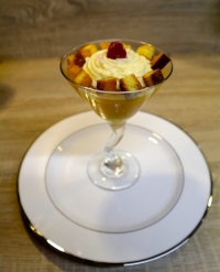 Gele d  orange et menthe fraiche framboises et segments d  orange crme mousseline au miel d  Acacia et croton de cake