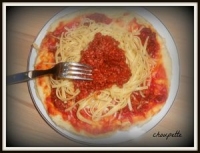 Pizza spaghettis à la bolognaise