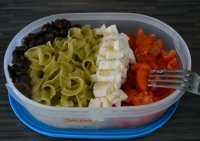 Salade de ptes tomates mozzarella et olives