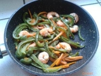 Pole de poivron carottes et crevettes au ssame