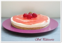 Cheesecake au chocolat blanc et coulis de fraises