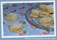 Biscuits aux amandes fourrés à la crème vanille