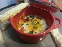 Oeuf cocotte et mouilettes au maroilles
