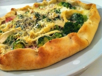 Pizza au brocoli jambon et emmental