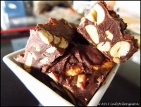 Fudge au chocolat cacahutes et noix de cajou