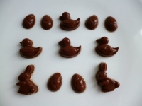 oeufs lapins et canards de Pques sans sucre au bioflan chocolat  seulement 3 calories (pour une vingtaine d  empreintes )
