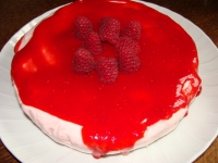 GATEAU MOUSSEUX AUX FRAISES ET AUX FRAMBOISES