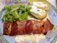 Pav de saumon au jambon cru et sauce au yaourt