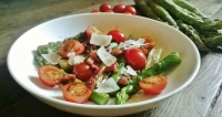 salade tiède aux lardons tomates cerises et parmesan