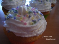 Cupcakes au citron et leur coeur de framboises meringus