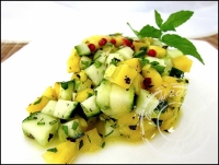 Salade de concombre et mangue à la menthe