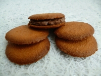 tuiles framboise fourres au chocolat noir 100 cacao  seulement 40 kcal (dittique sans sucre ajout)