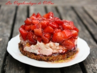 Tartare de fraises sur mousse de chvre gele de betterave et croquant de quinoa