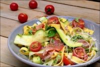Salade de ptes au lomo courgettes et pignon