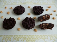 bouches au chocolat noir avec pommes sches et flakes de bl complet (dittiques sans sucre avec stvia riches en fibres)
