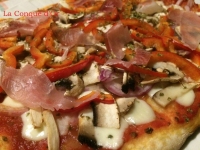 Pizza au speck poivrons et champignons
