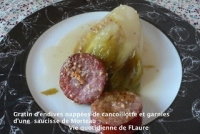 Gratin d  endives nappes de cancoillotte et garnies d  une saucisse de Morteau