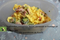 Tagliatelles Courgettes Bacon Parmesan Et Fromage Ail Et Fines Herbes Vie quotidienne de FLaure