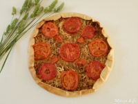 Tarte rustique au thon et caviar d  aubergines