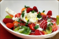 Salade colorée de tomates et buratta