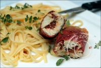 Roulades de poulet farcies  la brousse et tomates sches