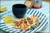Brochettes de crevettes marines  l ail et au citron vert