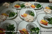 Verrines au fromage blanc agrmentes de surimi et saumon